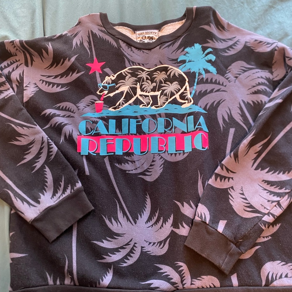 Riot Society California Republic Sweatshirt – Size XL